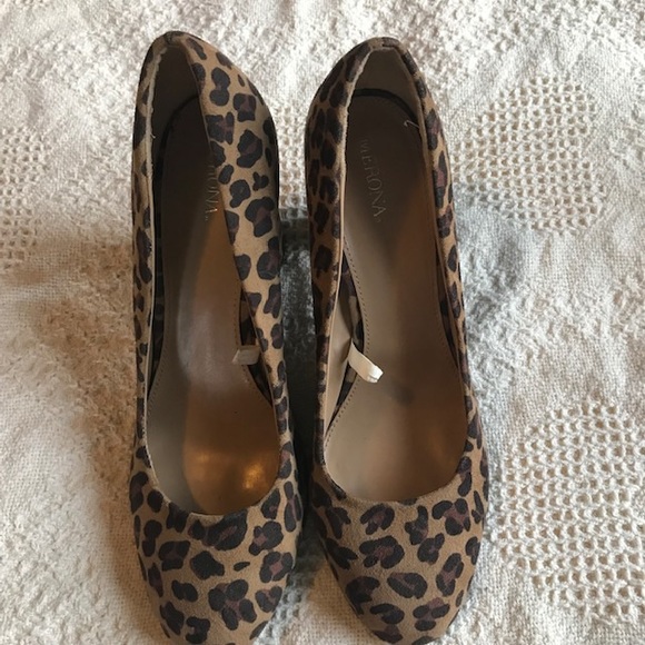 Cheetah print Mossimo block heel 10 barely worn - Picture 2 of 4